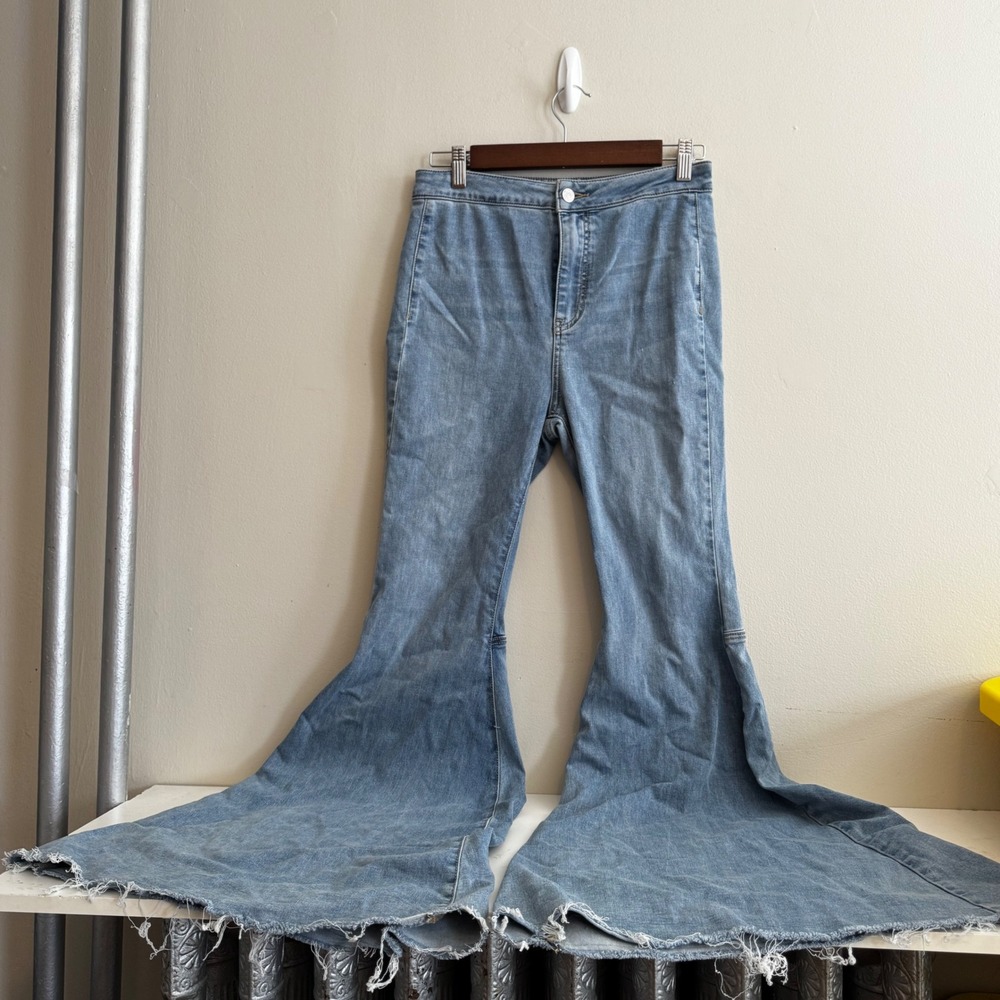 We The Free Women's Sz 27 Blue Flare Jeans High Waist Denim Boho Indie Sleeze